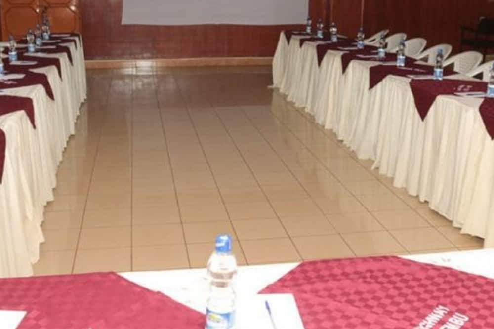 Maina Highway Hotel