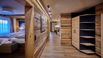 Triple Room | In-room safe, soundproofing, free WiFi, bed sheets