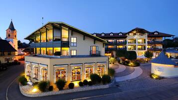 Fassade der Unterkunft – Abend/Nacht