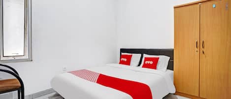 Standard Double Room | Free WiFi, bed sheets