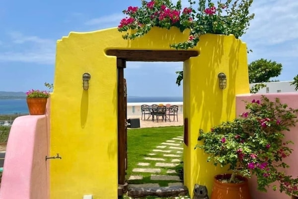 Signature tweepersoonskamer | Een bureau, verduisterende gordijnen, geluiddichte muren, gratis wifi