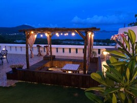 Signature Double Room | Desk, blackout drapes, soundproofing, free WiFi