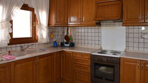 House | Private kitchen | Coffee/tea maker, fridge, oven, stovetop - Majestic view Home just under Meteora Unesco Site (Kalabaka)