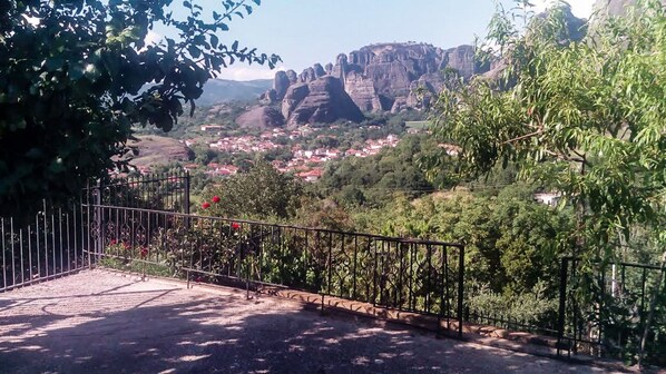 House | Mountain view - Majestic view Home just under Meteora Unesco Site (Kalabaka)
