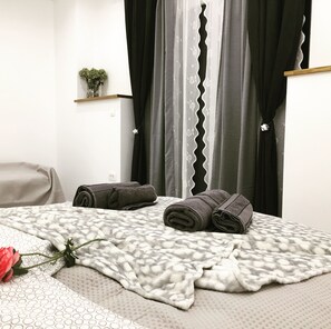 Residence Apartment 2 | 3 quartos, escrivaninha, Wi-Fi de cortesia, roupa de cama