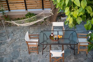 Outdoor dining - Maro's Village House, Private & Serene Stone Villa (Platanias)