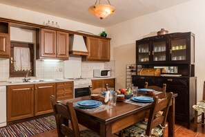 Traditional House | Private kitchen | Full-sized fridge, oven, stovetop, dishwasher