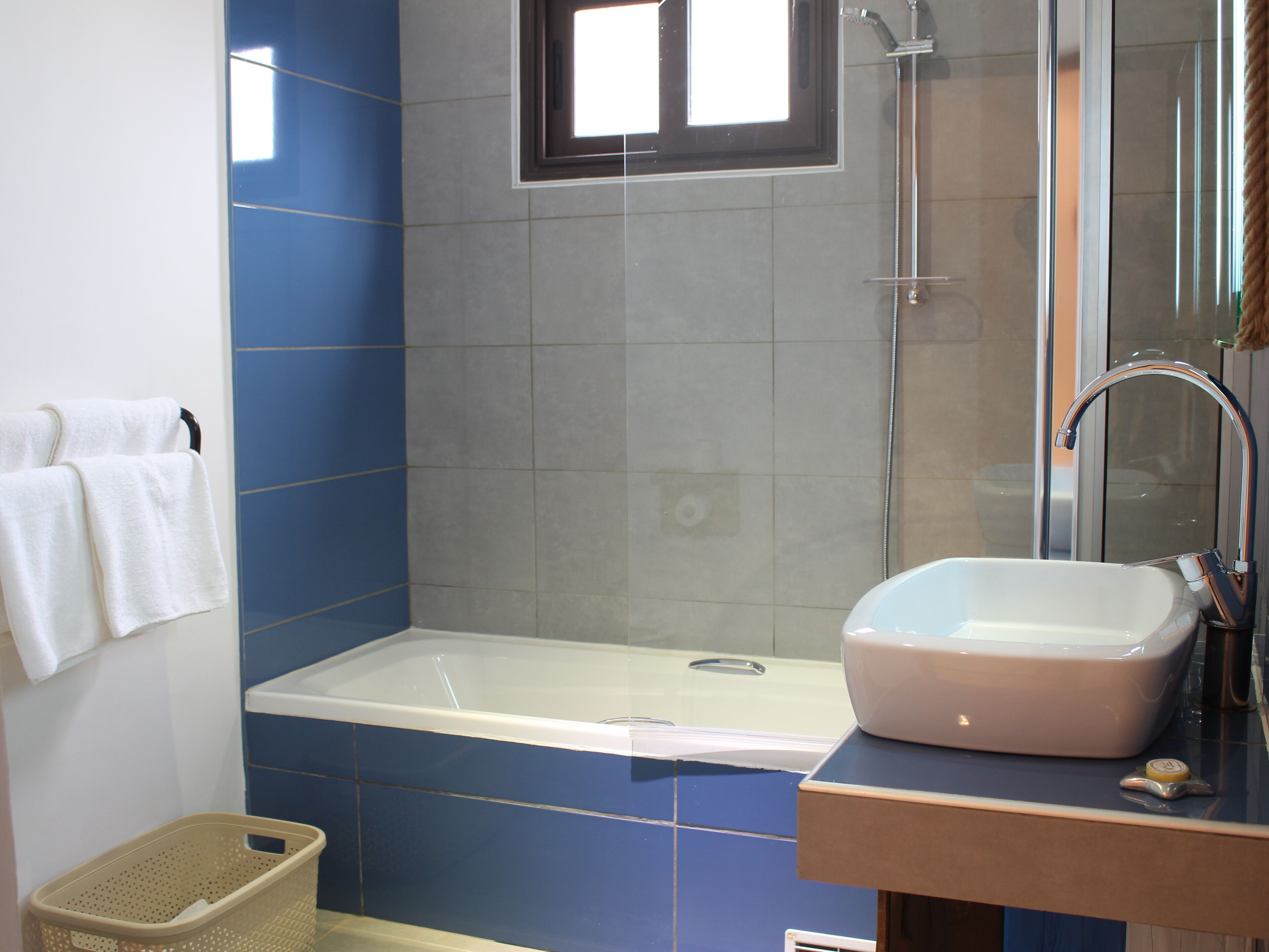 suite | bathroom | shower, towels, soap, toilet paper