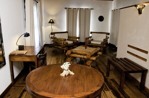 Suite | In-room safe, blackout drapes, soundproofing, iron/ironing board - Le Combava (Antananarivo)