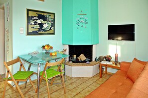 Appartement, 1 chambre | Coin séjour | Télévision