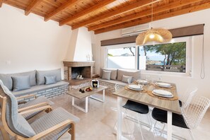 Dining - Anastasios Deluxe House Stegna (Amazing View, 300meter from the Beach) (Stegna)