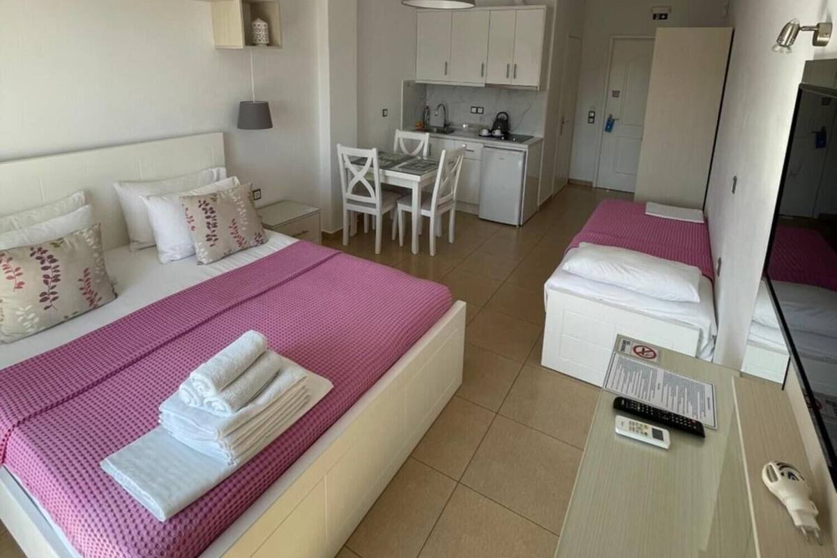 In-room safe, desk, soundproofing, WiFi (free)
