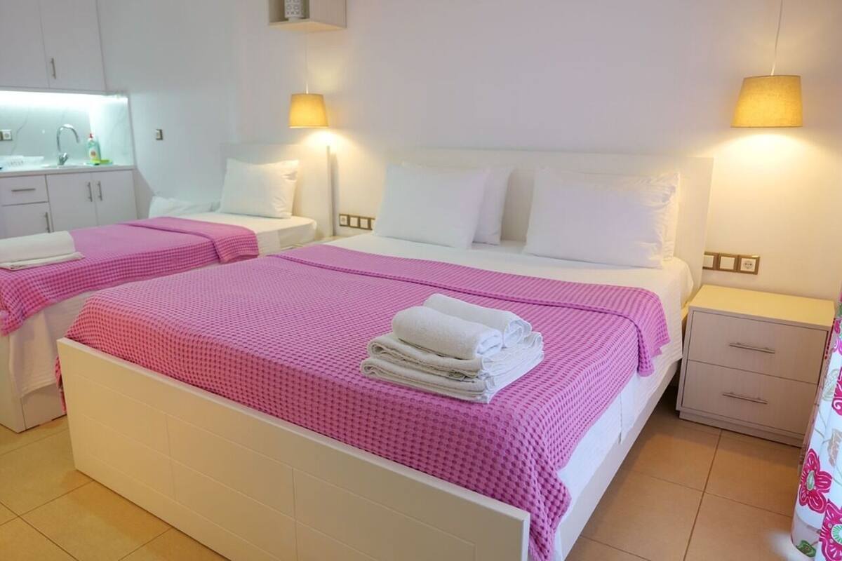 Family Room, Sea View | In-room safe, desk, soundproofing, WiFi (free)