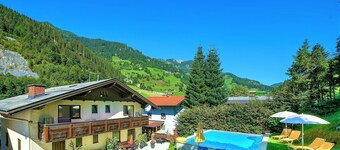 Naturhaus Andrea with special hiking experiences holiday apartment & pool