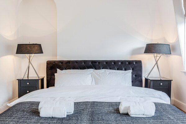 Deluxe-Apartment, 4 Schlafzimmer | Bettwäsche aus ägyptischer Baumwolle, hochwertige Bettwaren