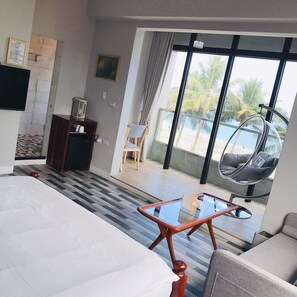 Double Room, 1 King Bed | Desk, free WiFi, bed sheets - One Way B&B (Hualien City)