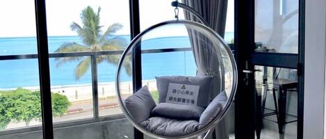 Escritorio, wifi gratis y ropa de cama