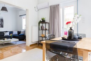 Apartment | In-room dining - Newly Renovated Stylish Urban Flat (Athens)