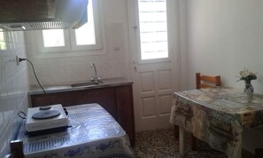 Réfrigérateur, micro-ondes, four