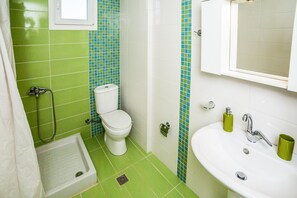 Apartment | Bathroom | Shower, hair dryer, towels, toilet paper - Newly Renovated Summer Flat for Relaxing Vacations (Malevizi)