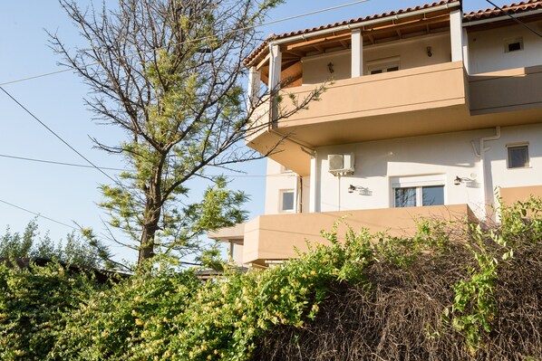 Exterior - Newly Renovated Summer Flat for Relaxing Vacations (Malevizi)