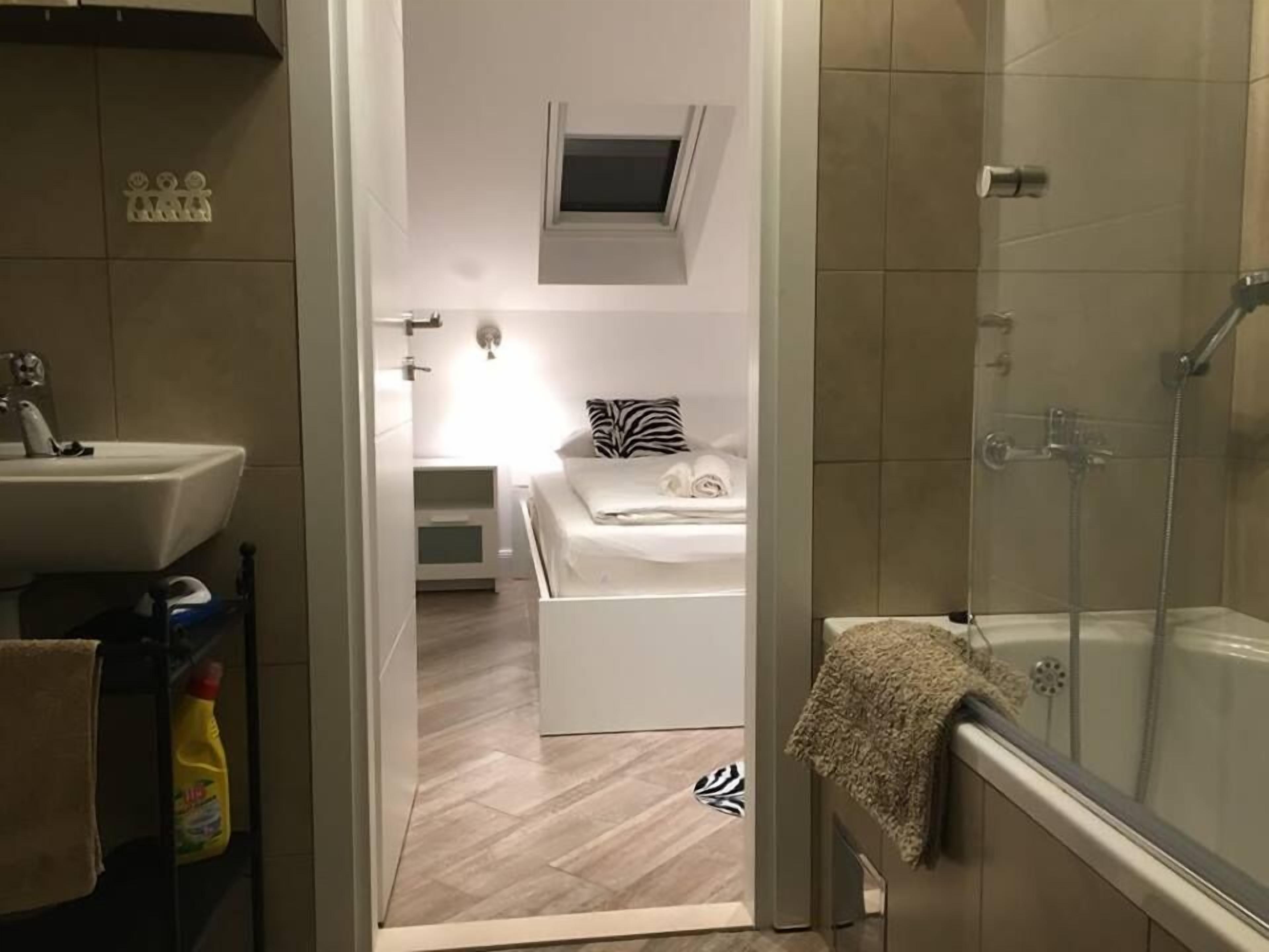 Apartment, 2 Bedrooms, Pool Access | Bathroom | Hair dryer, towels, soap, toilet paper