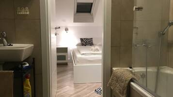 Apartment, 2 Bedrooms, Pool Access | Bathroom | Hair dryer, towels, soap, toilet paper