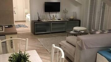 Apartment, 2 Bedrooms, Pool Access | Interior