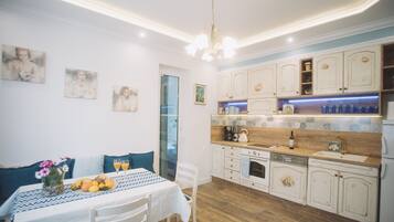 Deluxe Apartment, 3 Bedrooms, Pool Access | Private kitchen | Full-sized fridge, oven, stovetop, dishwasher