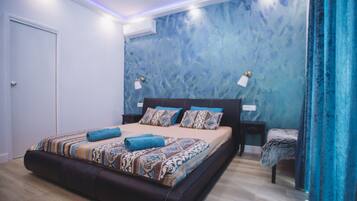 Deluxe Apartment, 3 Bedrooms, Pool Access | 3 bedrooms, desk, soundproofing, iron/ironing board