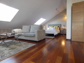 Iron/ironing board, Internet, bed sheets - Palacete de la Constitución (Málaga)