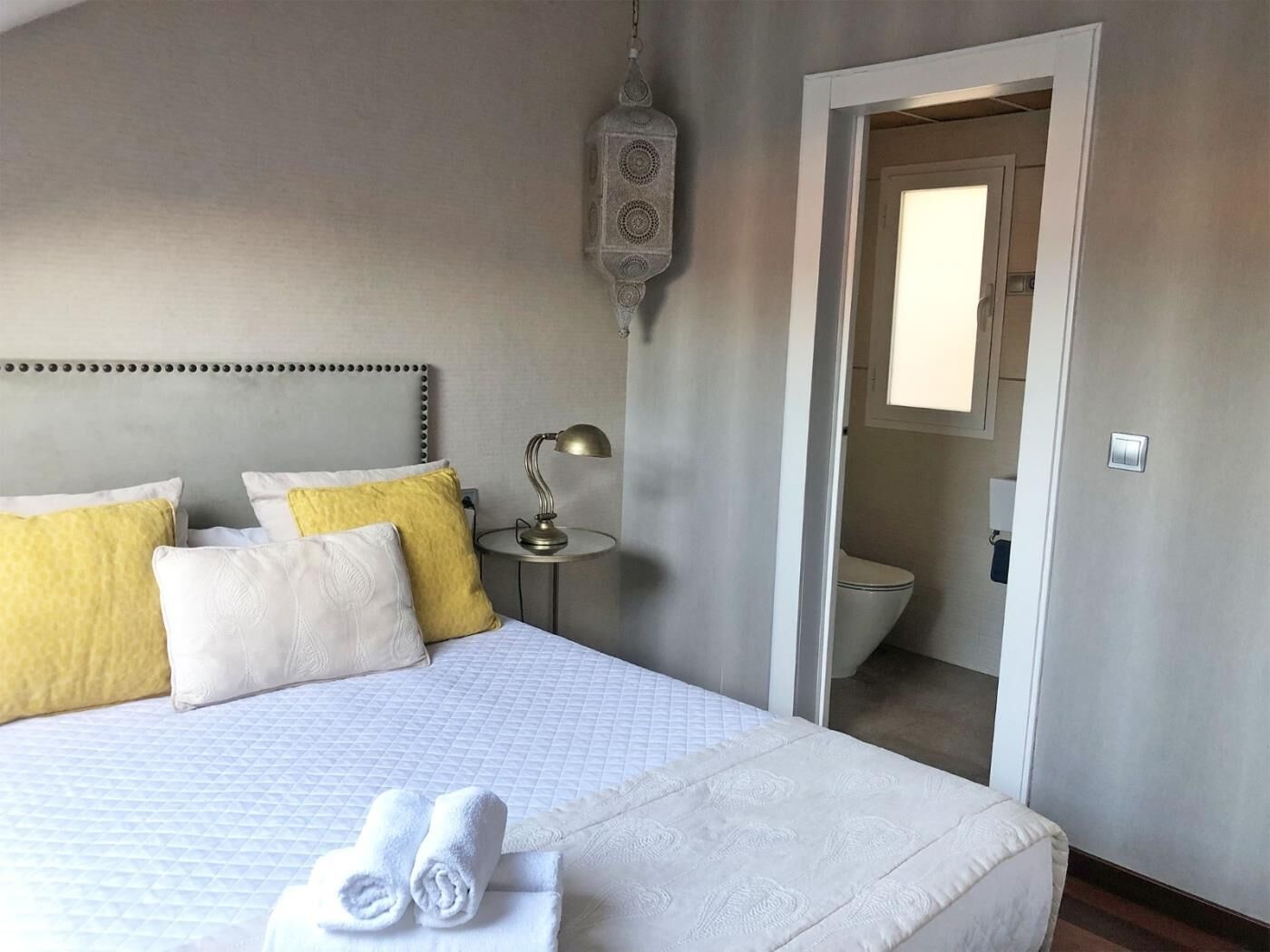 Iron/ironing board, internet, bed sheets