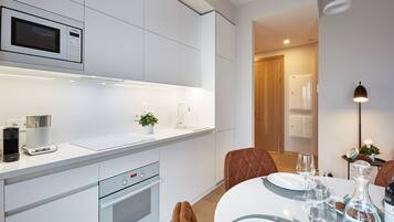 Luxury Apartment | Private kitchen | Full-sized fridge, microwave, oven, stovetop