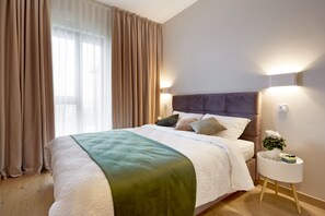 Luxury Apartment | 2 bedrooms, blackout curtains, soundproofing, iron/ironing board