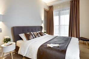 2 bedrooms, blackout curtains, soundproofing, iron/ironing board - Riga DeLuxe Apartment (Riga)