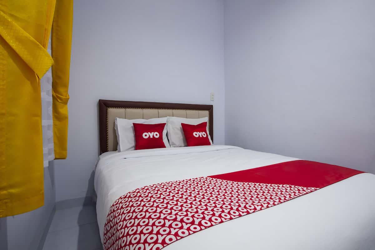 Standard Double Room | Desk, WiFi (free), bed sheets