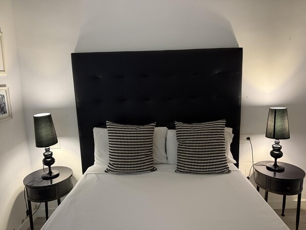 2 slaapkamers, een strijkplank/strijkijzer, gratis internet, beddengoed