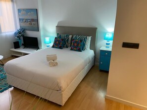 1 habitación, tabla de planchar con plancha, internet y ropa de cama 