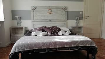 Vierbettzimmer | Kostenloses WLAN, Bettwäsche