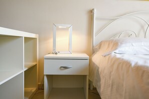 Grand Studio Suite, City View, Tower | Room amenity - Flowers Apartments (Desenzano del Garda)