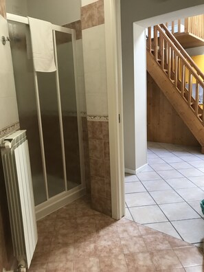 Family Apartment, 2 Bedrooms, City View, Tower | Bathroom shower - Flowers Apartments (Desenzano del Garda)