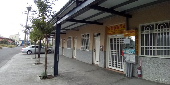 Mặt tiền nơi lưu trú
