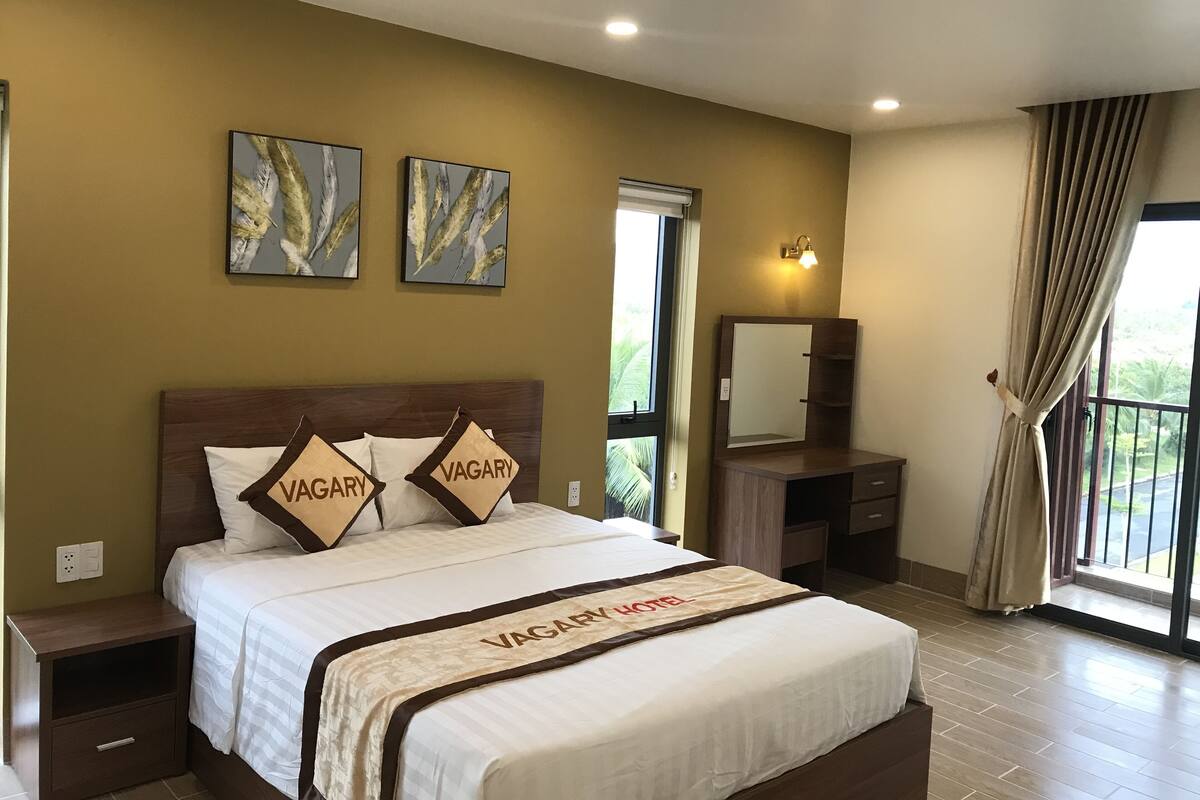 Standard Double Room, Balcony | 1 bedroom, minibar, in-room safe, desk