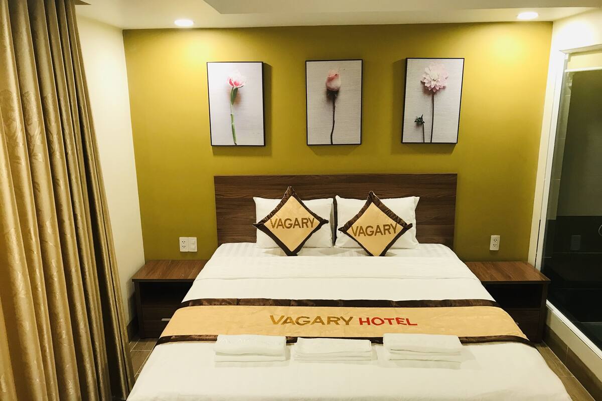 Triple Room, Balcony | 1 bedroom, minibar, in-room safe, desk
