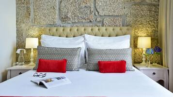 5 bedrooms, iron/ironing board, WiFi, bed sheets