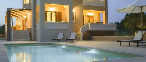 Seasonal outdoor pool