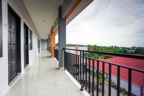 Hallway - OYO 1680 Hanna Residence (Manado)