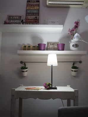 Apartamento | Zona de estar | Una televisión de pantalla plana