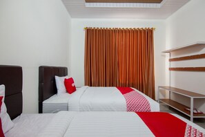 デラックス ツインルーム | 1 室のベッドルーム、デスク、WiFi (無料)、ベッドシーツ