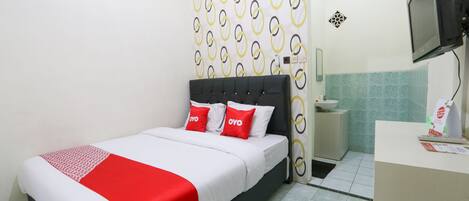 Desk, free WiFi, bed sheets